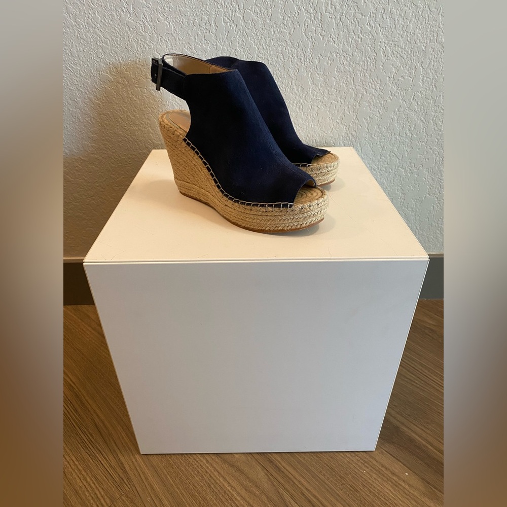 Kenneth Cole New York Women’s Olivia Wedge Sandal Size 8